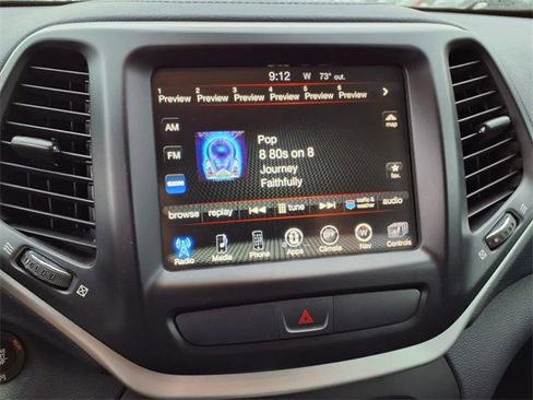 Used 2017 Jeep Cherokee Limited image 18