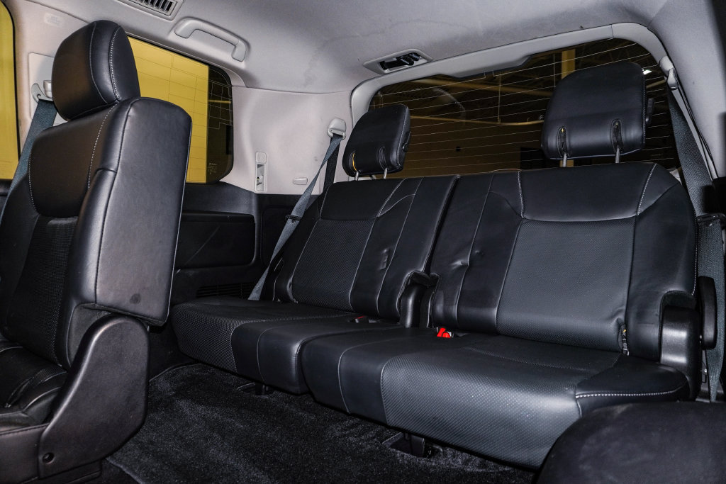 Used 2013 Lexus LX 570 4WD w/ Luxury Pkg image 20