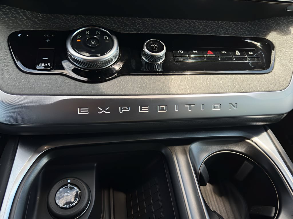 Used 2025 Ford Expedition Tremor AWD/4WD image 25