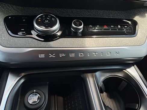 Used 2025 Ford Expedition Tremor AWD/4WD image 25