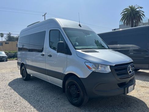 Used 2024 Mercedes-Benz Sprinter 2500 image 3