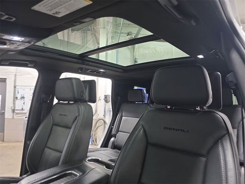 Used 2021 GMC Yukon Denali w/ Denali Premium Package image 31