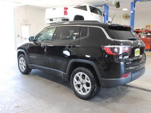 Used 2025 Jeep Compass Latitude AWD/4WD image 8