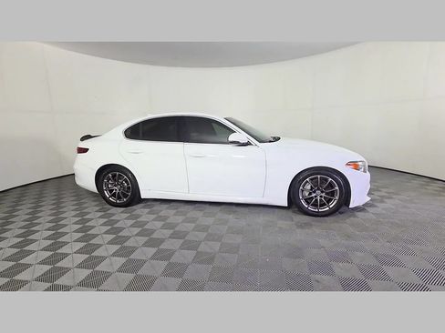 Used 2020 Alfa Romeo Giulia RWD image 34