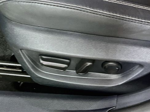 Used 2025 Toyota Camry SE w/ Convenience Package FWD image 16
