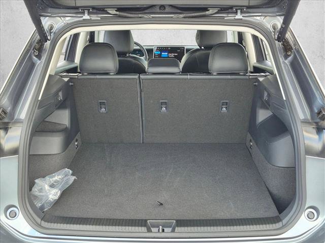 Used 2025 Volkswagen Tiguan SE FWD image 6