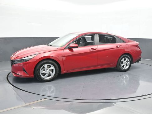 Used 2022 Hyundai Elantra SE w/ Cargo Package image 2
