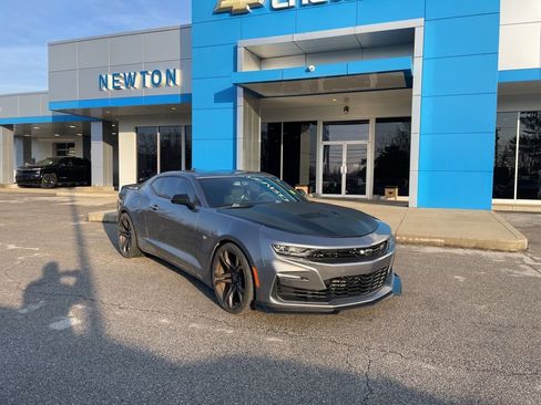 Used 2021 Chevrolet Camaro SS image 2