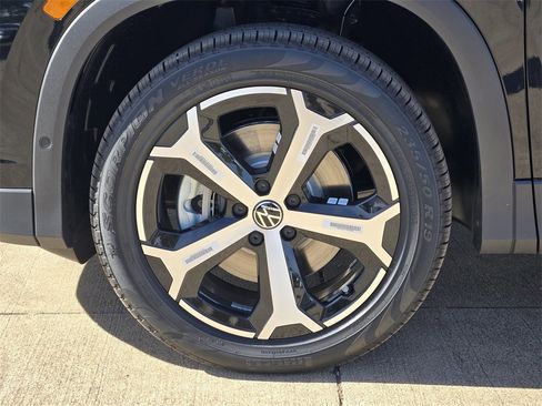 New 2026 Volkswagen Tiguan SE image 10