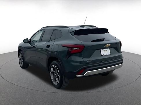 Used 2025 Chevrolet Trax LT w/ LT Convenience Package image 11