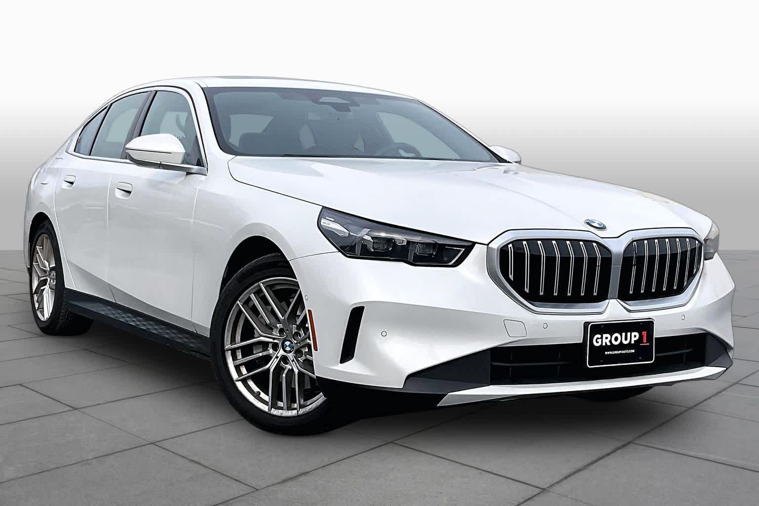 Used 2025 BMW 530i xDrive AWD/4WD image 2