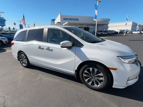 Used 2023 Honda Odyssey EX-L image 2