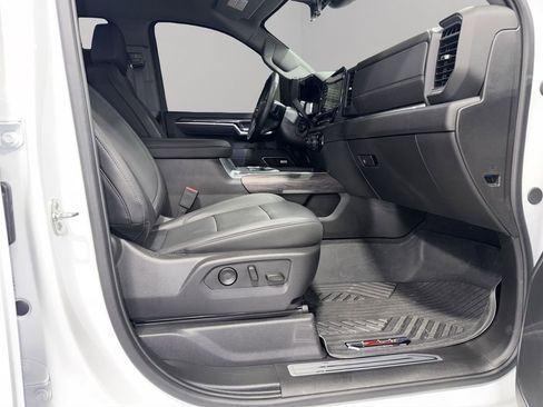 Used 2025 Chevrolet Silverado 2500 LTZ w/ LTZ Plus Package image 16
