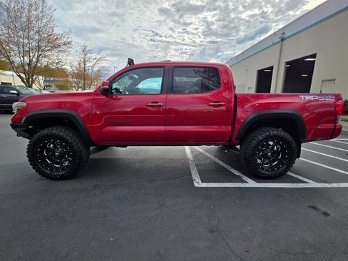 Used 2016 Toyota Tacoma TRD Off-Road w/ Premium & Technology Package image 3