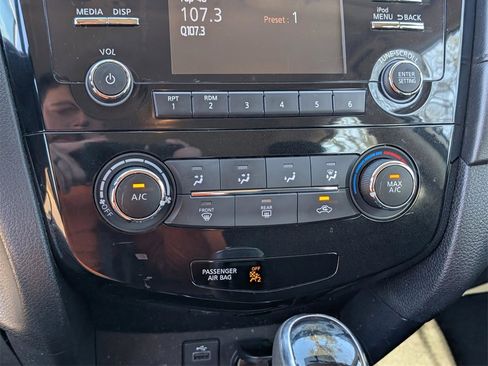 Used 2017 Nissan Rogue S image 26