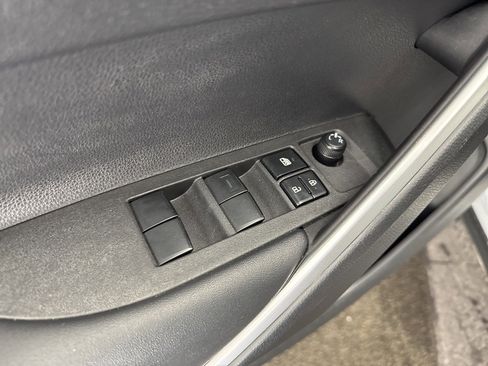 Certified 2024 Toyota Corolla Cross SE image 38