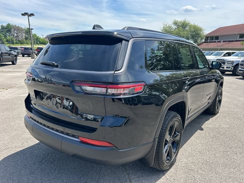 New 2026 Jeep Grand Cherokee L Limited w/ Limited Altitude Package AWD/4WD image 5