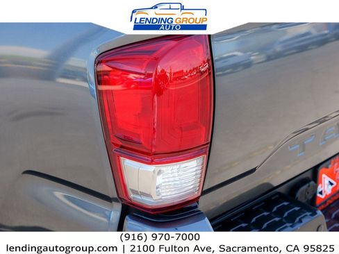 Used 2016 Toyota Tacoma TRD Sport image 8