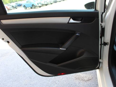 Used 2021 Volkswagen Passat 2.0T SE image 15