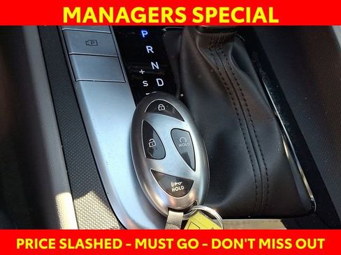 Used 2024 Hyundai Elantra SEL image 14