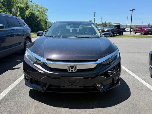 Used 2018 Honda Civic Touring image 2