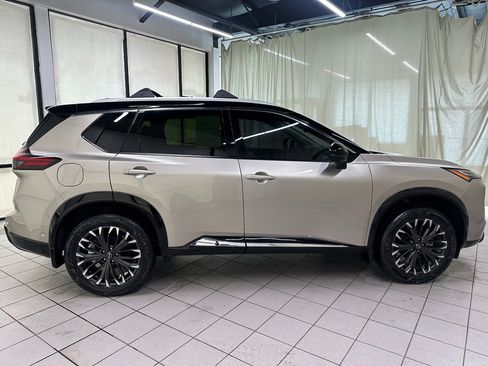 Used 2026 Nissan Rogue Platinum w/ Platinum Premium Package image 3