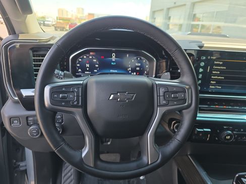 Used 2024 Chevrolet Silverado 1500 LT Trail Boss w/ LT Trail Boss Premium Package AWD/4WD image 13