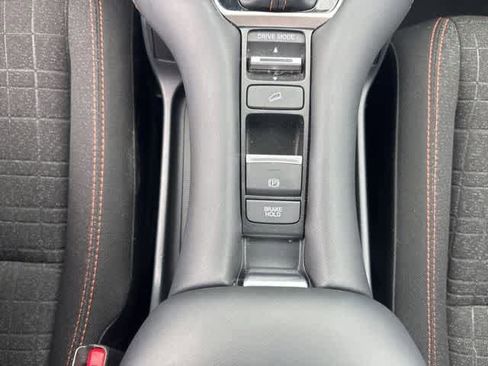 Used 2025 Honda HR-V Sport image 17