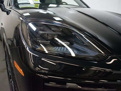 New 2026 Porsche Cayenne S AWD/4WD image 11