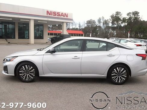 Used 2024 Nissan Altima 2.5 SV image 4