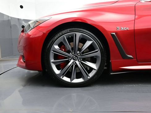 Used 2018 INFINITI Q60 Red Sport 400 AWD/4WD image 6
