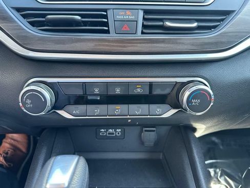 Used 2025 Nissan Altima 2.5 SV FWD image 17
