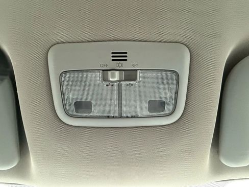 Used 2015 Toyota Corolla S image 37