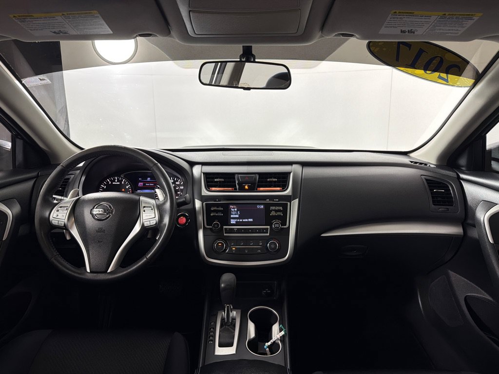 Used 2017 Nissan Altima 2.5 SR w/ Midnight Edition Package FWD image 18