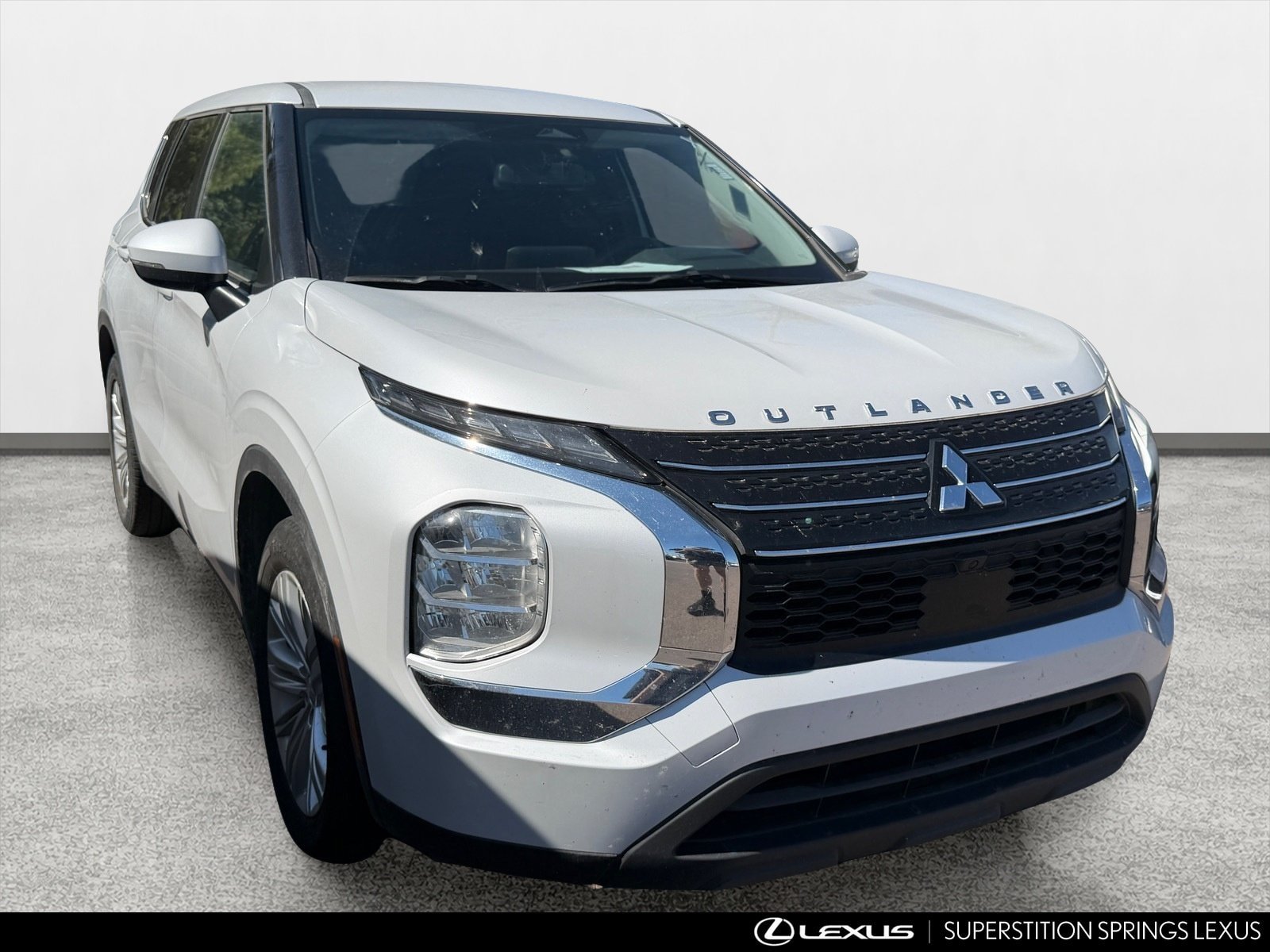 Used 2024 Mitsubishi Outlander ES FWD image 2