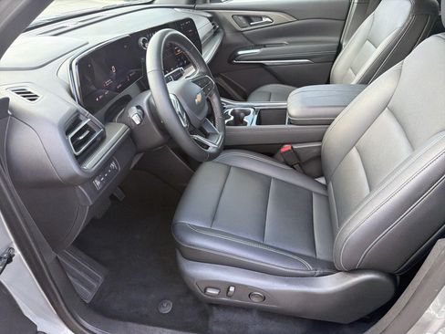 Used 2025 Chevrolet Traverse LT AWD/4WD image 19