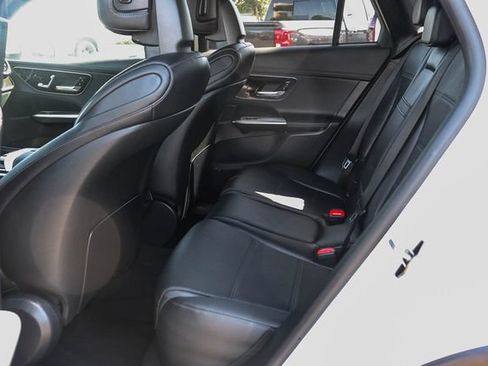 Used 2025 Mercedes-Benz GLC 300 image 20