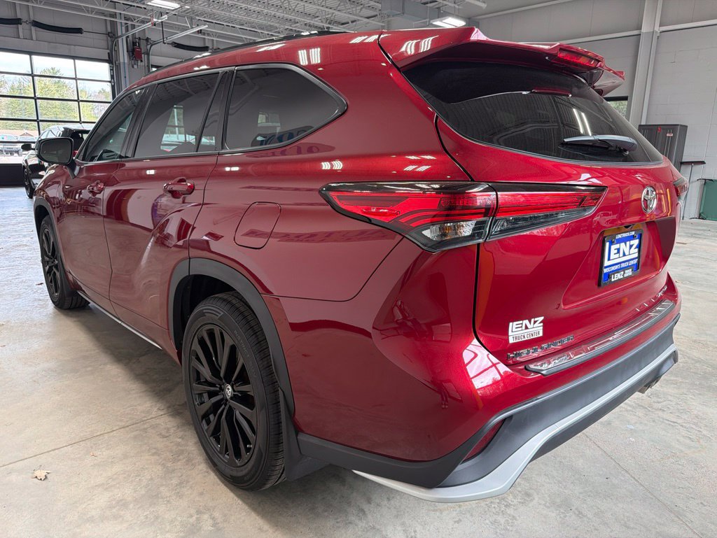 Used 2023 Toyota Highlander XSE AWD/4WD image 5