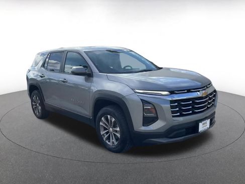 Used 2025 Chevrolet Equinox LT image 3