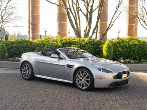 Used 2015 Aston Martin V8 Vantage GT image 12