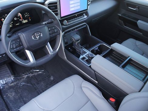 Used 2026 Toyota Tundra Limited AWD/4WD image 2