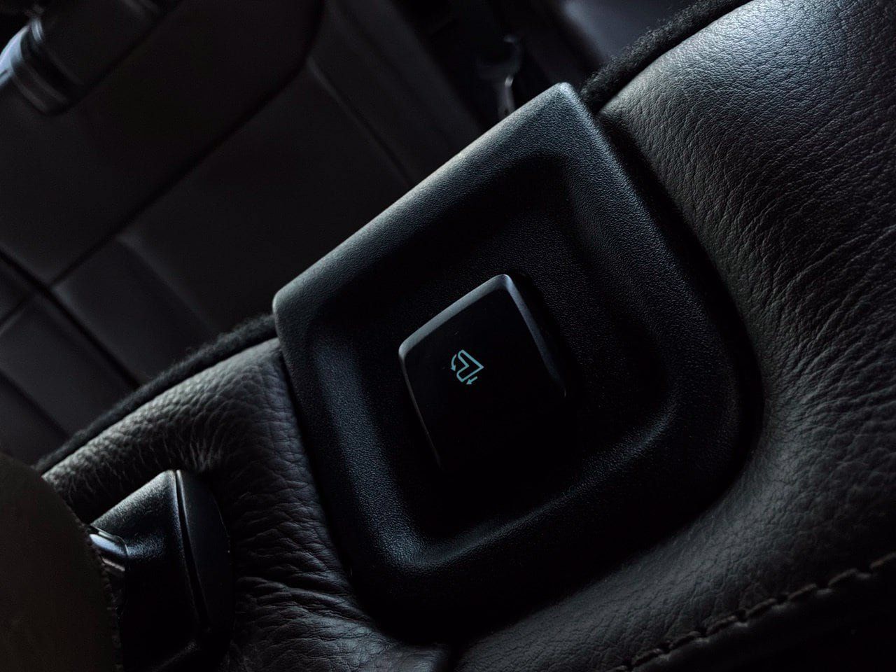 Used 2022 Ford Explorer King Ranch RWD image 15