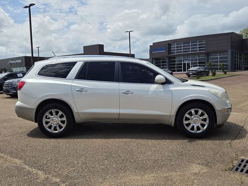 Used 2011 Buick Enclave CXL image 3