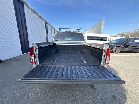 Used 2012 Nissan Frontier SL w/ Moonroof Pkg image 21