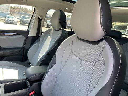 New 2026 Volkswagen Tiguan SE AWD/4WD image 12
