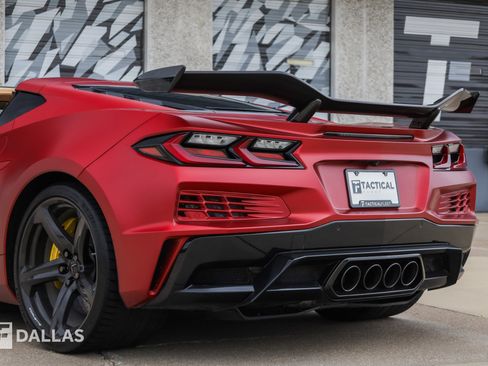 Used 2025 Chevrolet Corvette Z06 RWD image 12