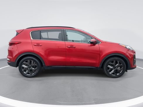 Used 2022 Kia Sportage Nightfall Edition image 4