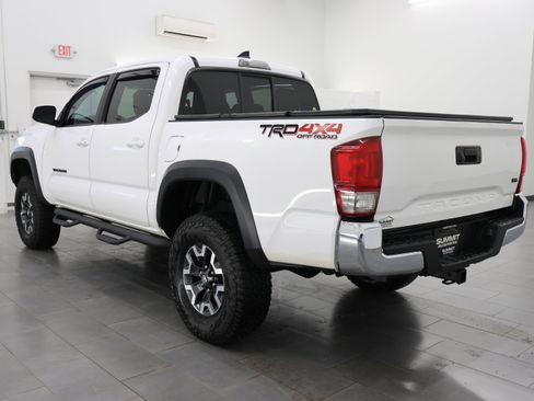Used 2016 Toyota Tacoma TRD Off-Road image 8