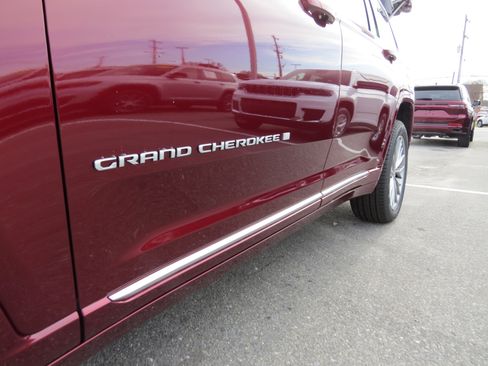 New 2025 Jeep Grand Cherokee L Summit image 14
