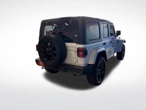 Used 2023 Jeep Wrangler Unlimited Sahara AWD/4WD image 19